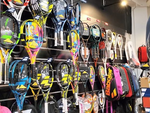 Pistas de pádel en Sevilla: descubre la mejor experiencia de juego y reservas en Club Bernier 2 tienda de pádel en Sevilla
